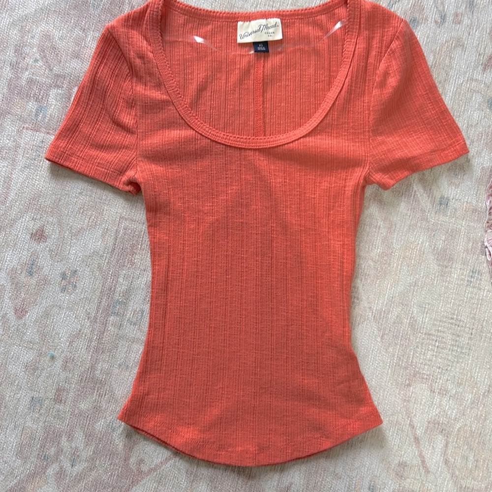 Universal Thread coral scoop neck top